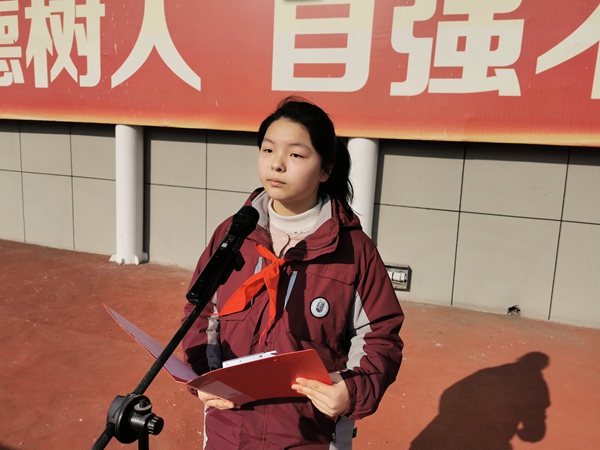 顾梓煜作国旗下演讲.jpg