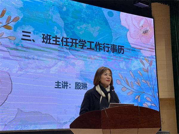 南门街学工处副主任殷林布置开学工作.jpg