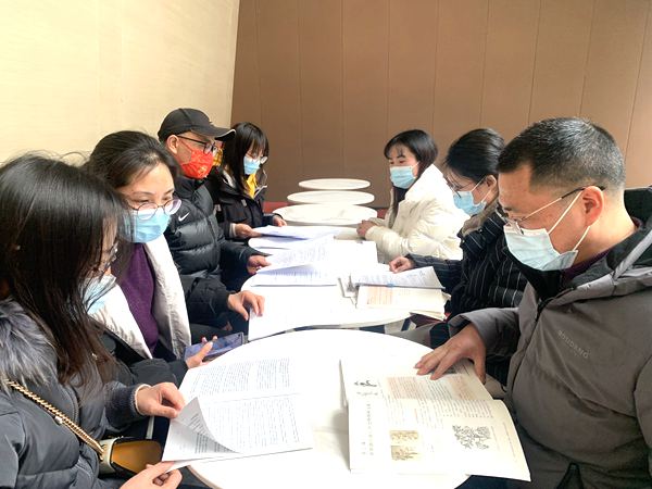 九龙湖校区分组教研.jpg