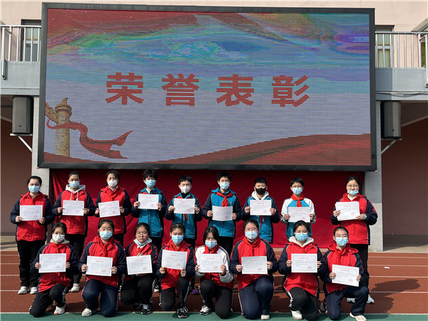 获得三等奖同学.jpg