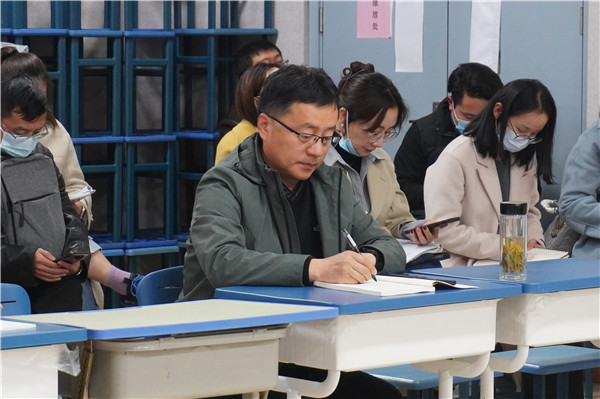 教研员王伟老师听课指导.JPG