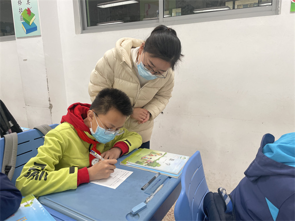3.房老师查看学生分析情况.jpg