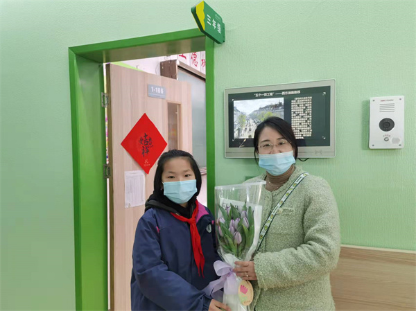 谢谢你送老师鲜花.jpg