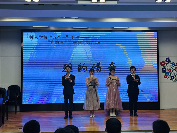 主持人.JPG
