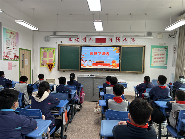 5.四年级升旗仪式现场.JPG