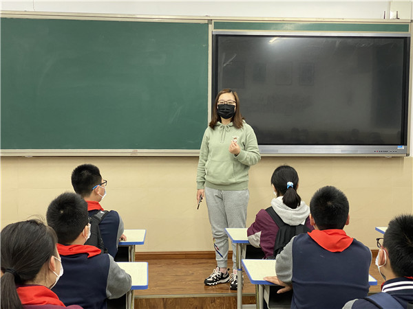 环节三 剩余学生转移到备用教室，心理老师进班疏导7.jpg