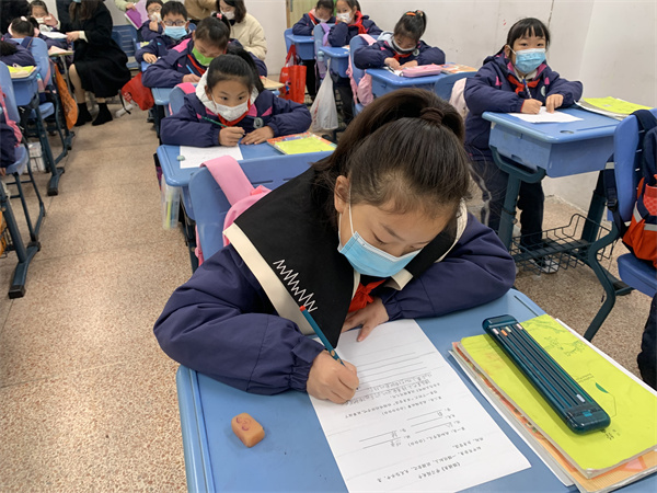 学生写学习任务卡.jpg