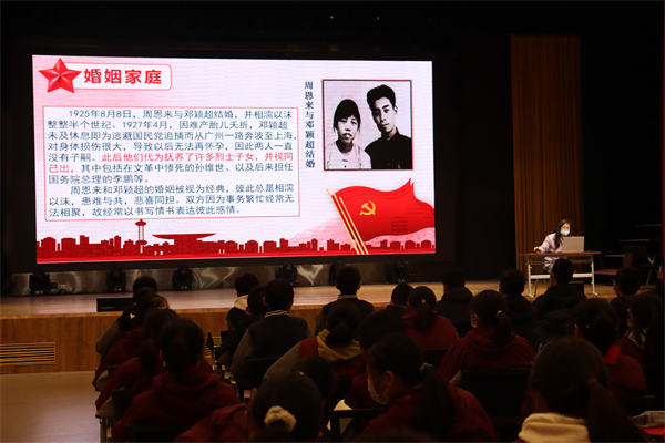 周恩来、邓颖超视为经典的革命伉俪.jpg