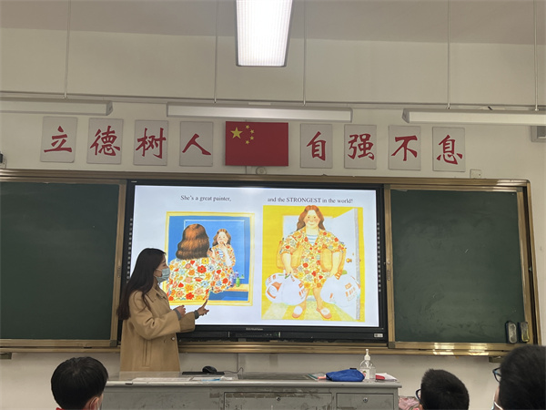 老师在讲My mum.jpg