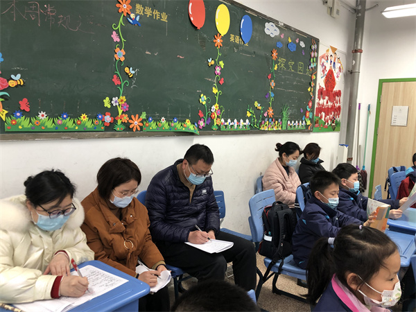1老师们在听课.jpg