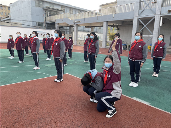 环节二 室外课发现身体异常报备老师1.JPG