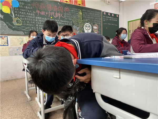 环节三 课堂上学生发送呕吐 1.jpg