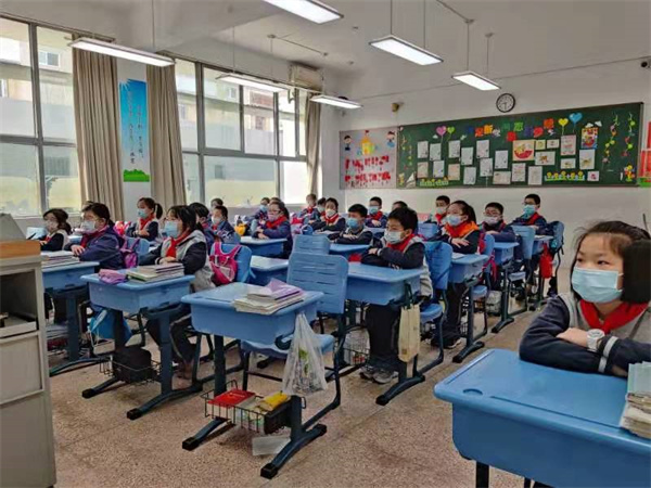 4.三年级升旗仪式现场.JPG