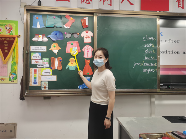 2.周老师在上课.jpg