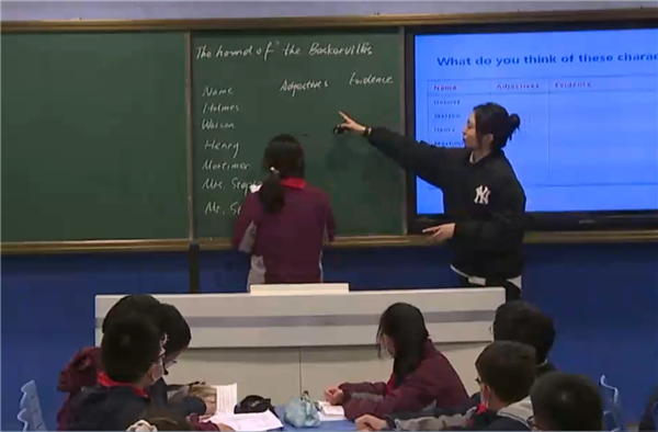 殷倩云老师执教《巴斯克维尔的猎犬》人物赏析课瞬间.png