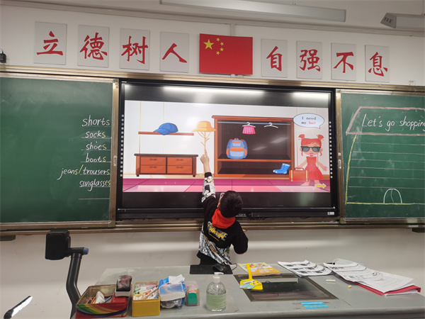 5.学生指认服饰（二）.jpg