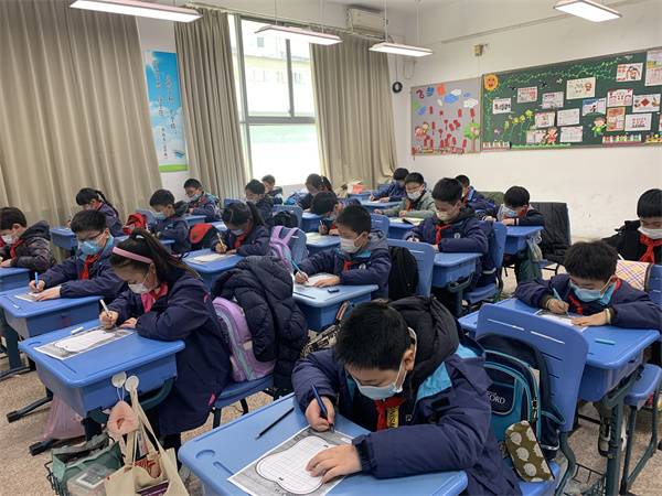 学生比赛中.jpg