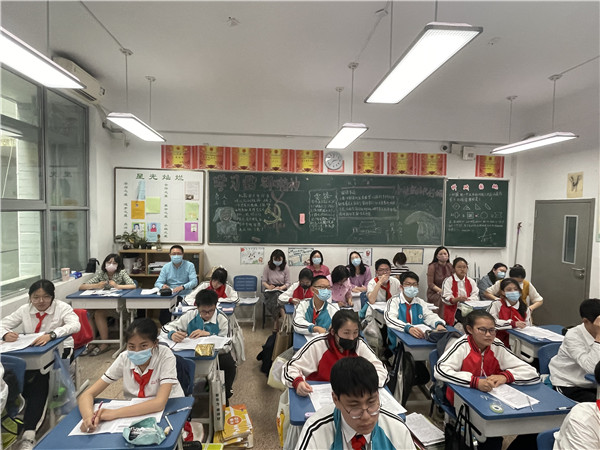 初二英语组教师听课 (2).JPG
