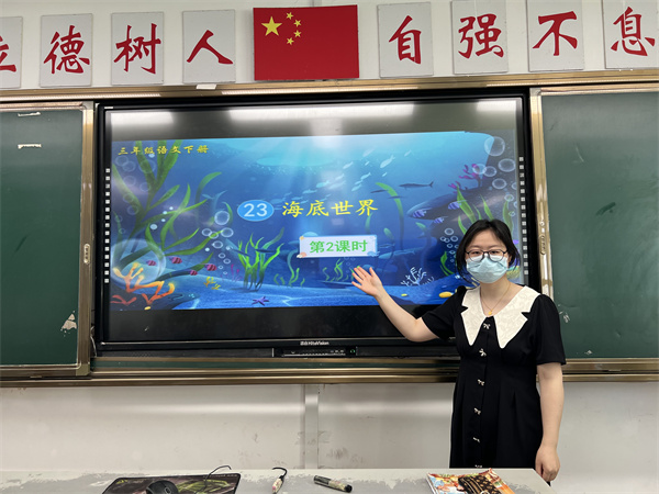 王老师准备上课.jpg