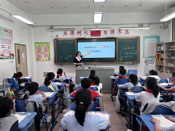 王老师上课.jpg