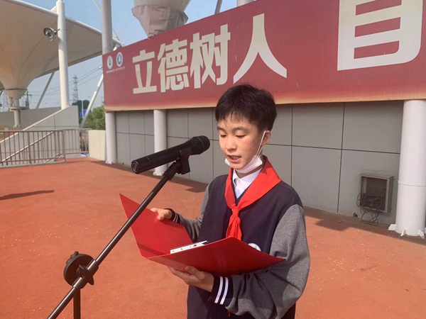 余振扬同学作国旗下演讲.jpg