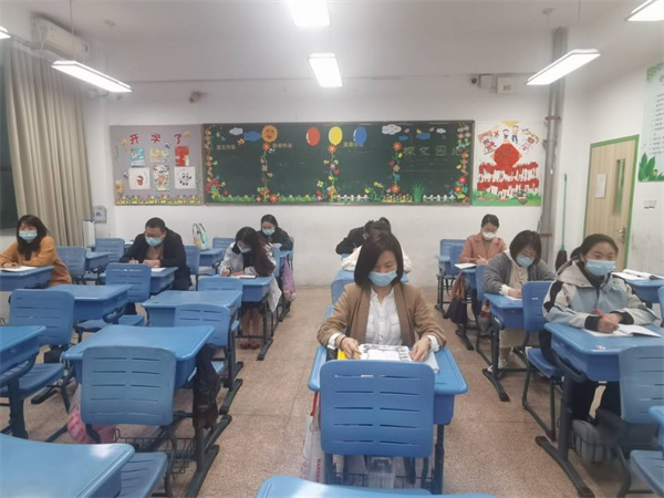小学部全体教师参会.jpg