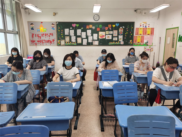 小学部全体教师参会.jpg