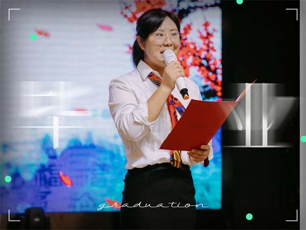 图4 家长代表——殷雅辰妈妈发言.jpg