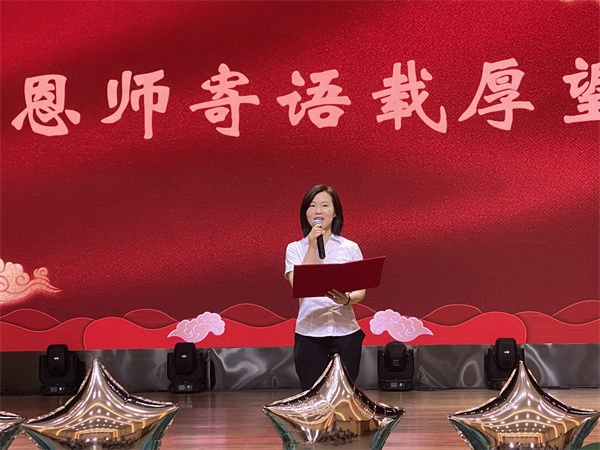 5 优秀教师代表郑金平老师寄语.jpg