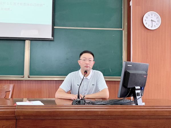 物理组冯文俊老师发言.jpg