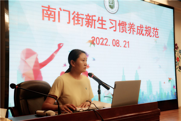 学工处主任张蕊讲话.jpg