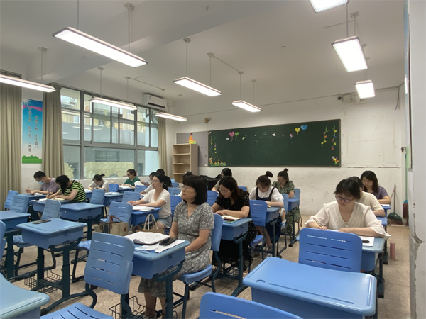18.小学部全体教师参会.png