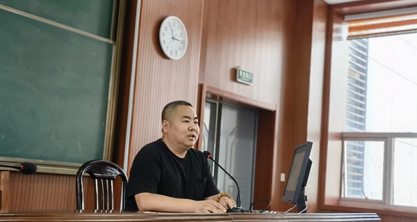 数学组华慕桂老师发言.jpg
