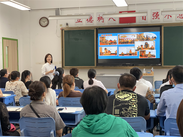 小学部郑金平副主任介绍小学部特色.png