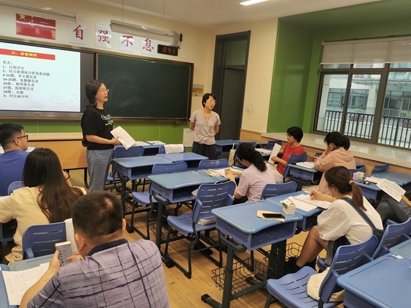 组内研讨.jpg