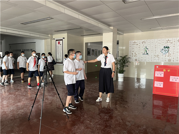 引导新生到班级3.JPG