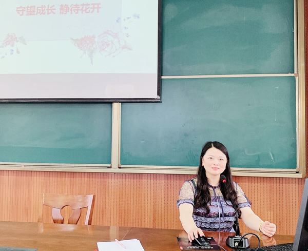 语文组张引主任发言.jpg