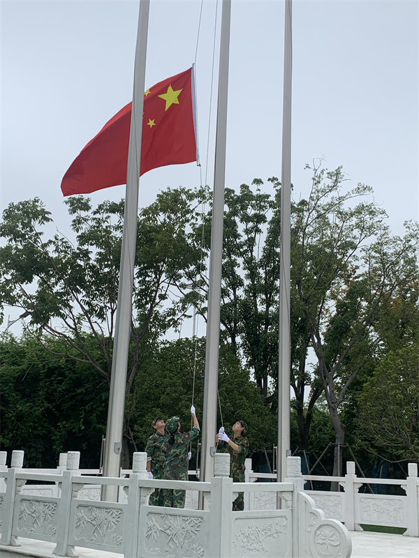 升国旗.jpg