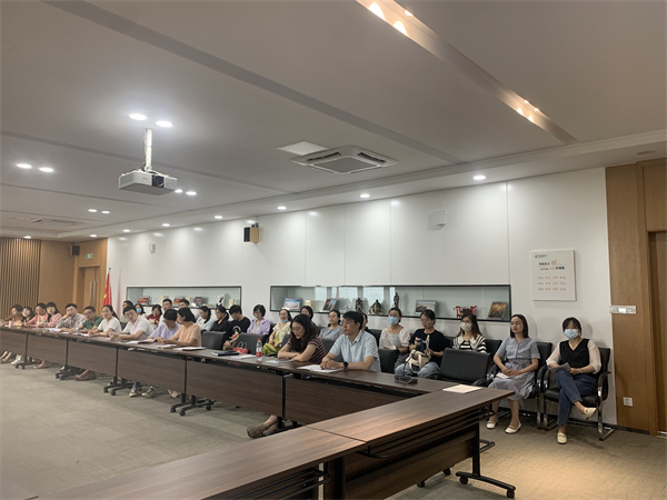 全体高一教师参会.jpg