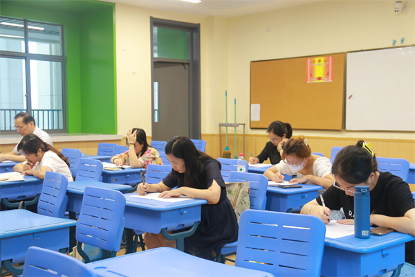 化学组培训现场.jpg