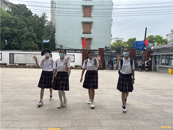 新生进校2.JPG