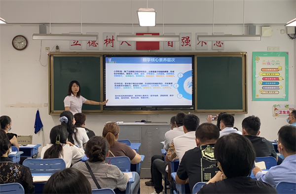 任课老师同家长交流 (2).png
