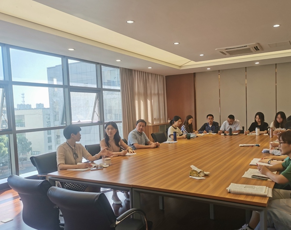 全体英语老师听课1.jpg