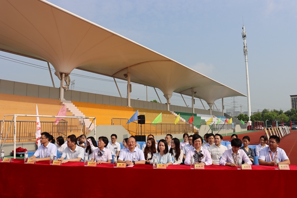 6.唐炜校长带领全体行政人员和老师参加开学典礼.JPG