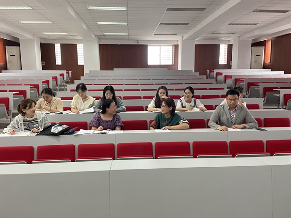 课后评课教研.JPG