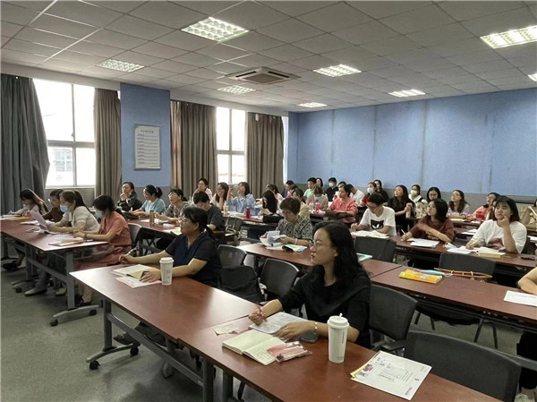 各市直初一英语教师听课.jpg