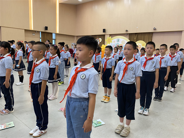 4. 学生列队整齐.jpg