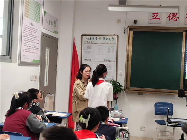 师生互动.jpg