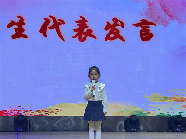 18. 一年级新生李慕曦发言.jpg