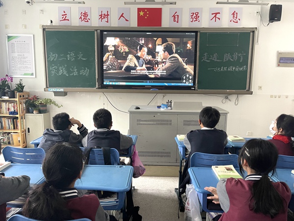 学生观影照片5.jpg